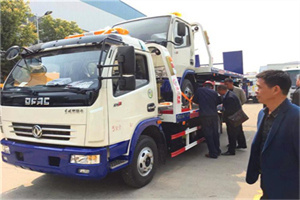 青岛汽车道路救援拖车价格